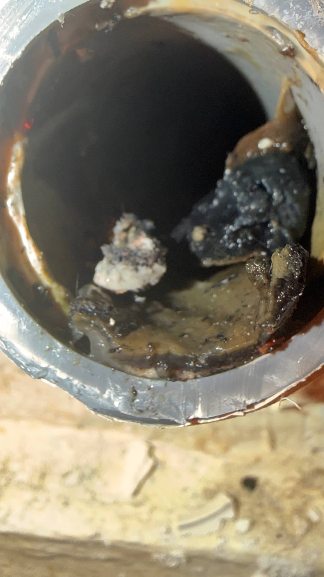 Avant : canalisation bouchée par un dépôt de graisse à Limoges